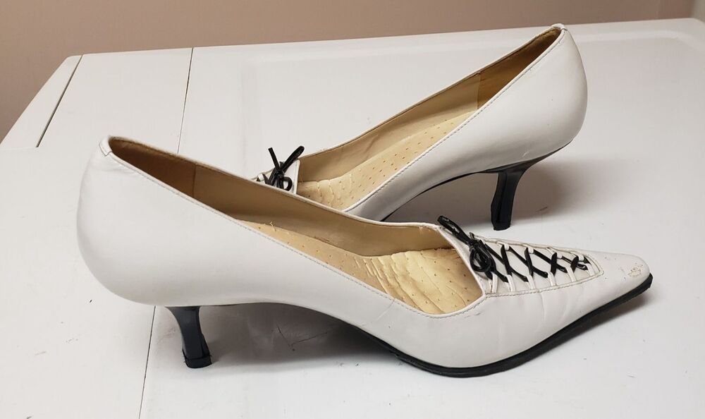 BCBGirls Women's White Stiletto Heels with Black Lace Pointed Toe Sz 8.5 Padded